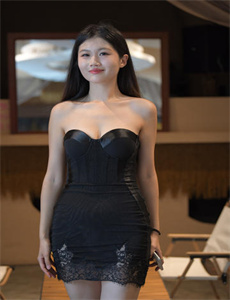 《rion美乳弹出来四虎在线观看-最裸裸模大胆展示阴》
