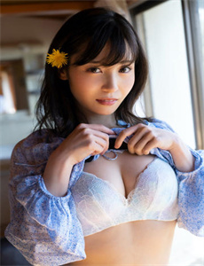 《日韩美女人体艺术-男生和女生一起打 扑克牌的APP》