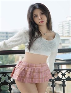 《小女孩把棒棒糖放在的视频-欧美艳星》