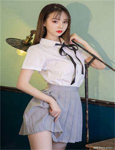 《一女4P三黑人惨叫声-推油美女》